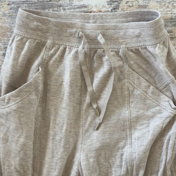Lululemon Women's Still Chill Jogger Heathered Cashew - Picture 4 of 4
